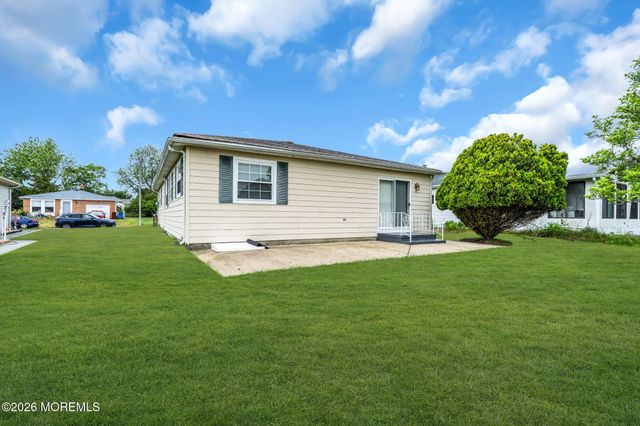 21 Maracaibo Place, Toms River, NJ 08757