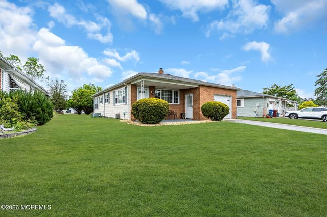 21 Maracaibo Place, Toms River, NJ 08757