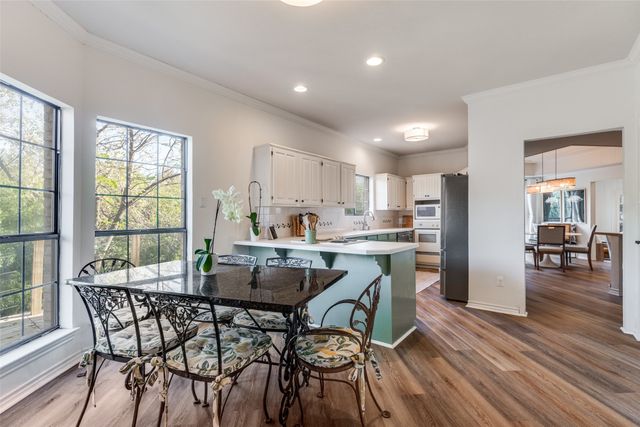 9122 Cochran Heights Drive, Dallas, TX 75220