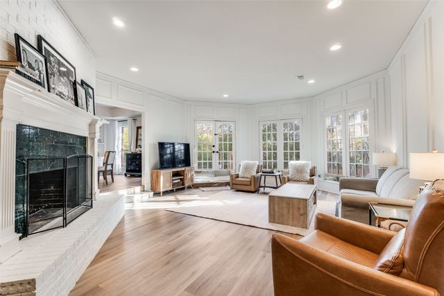 9122 Cochran Heights Drive, Dallas, TX 75220