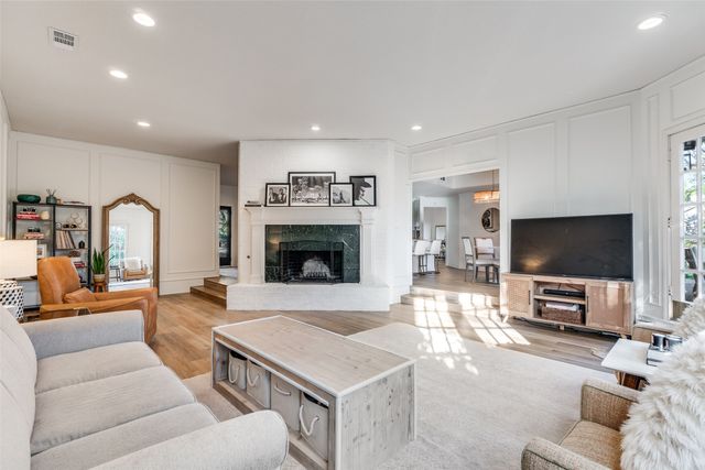 9122 Cochran Heights Drive, Dallas, TX 75220