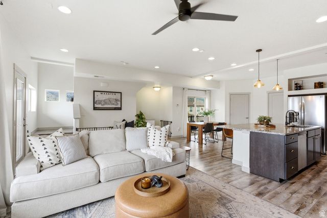 91 N RIO GRAND AVE, Farmington, UT 84025