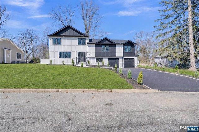 6 Clinton Place, Woodcliff Lake, NJ 07677