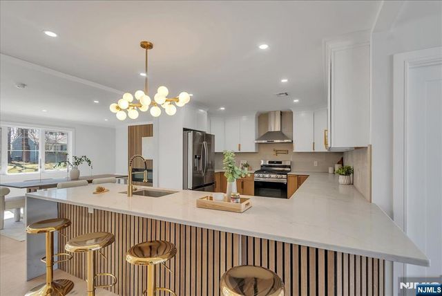 6 Clinton Place, Woodcliff Lake, NJ 07677