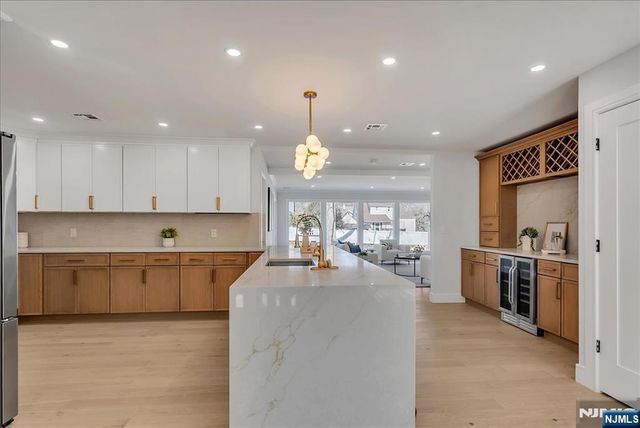 6 Clinton Place, Woodcliff Lake, NJ 07677