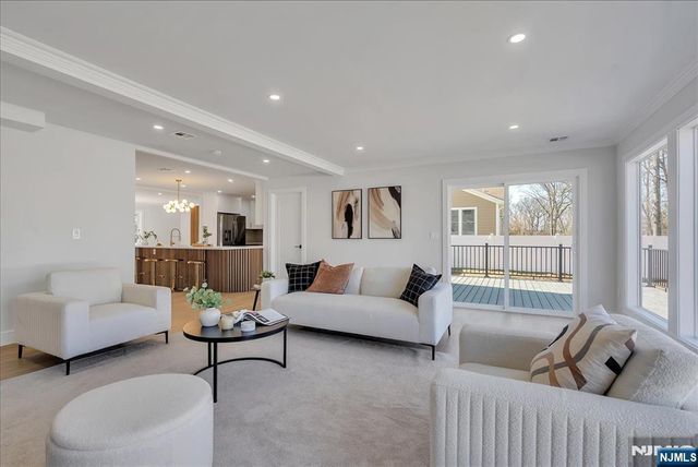 6 Clinton Place, Woodcliff Lake, NJ 07677