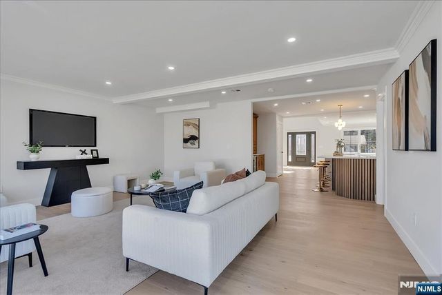 6 Clinton Place, Woodcliff Lake, NJ 07677