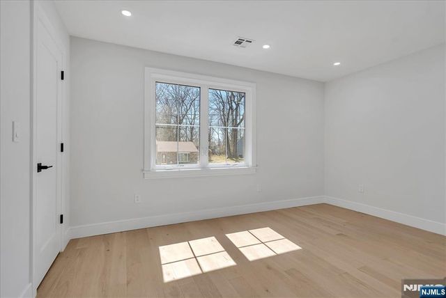 6 Clinton Place, Woodcliff Lake, NJ 07677