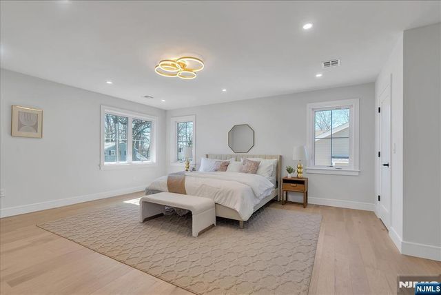 6 Clinton Place, Woodcliff Lake, NJ 07677