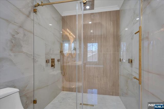 6 Clinton Place, Woodcliff Lake, NJ 07677