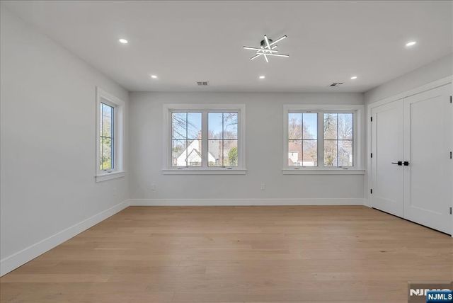 6 Clinton Place, Woodcliff Lake, NJ 07677