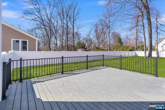 6 Clinton Place, Woodcliff Lake, NJ 07677