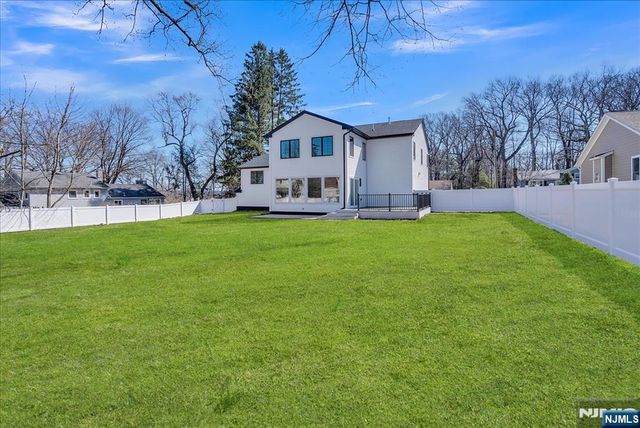 6 Clinton Place, Woodcliff Lake, NJ 07677