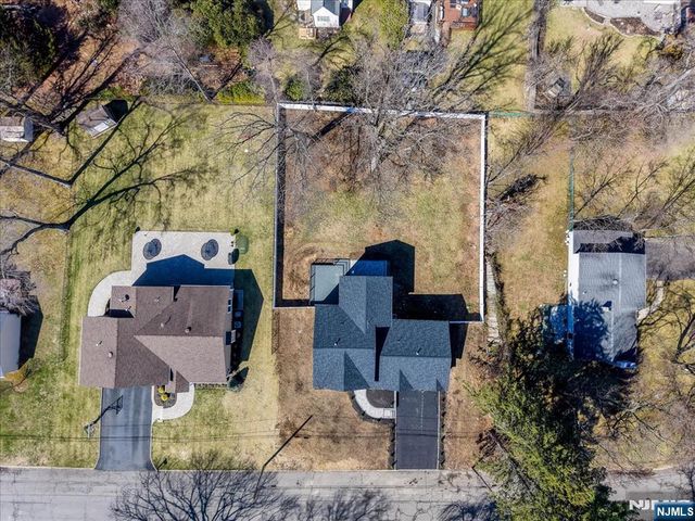 6 Clinton Place, Woodcliff Lake, NJ 07677