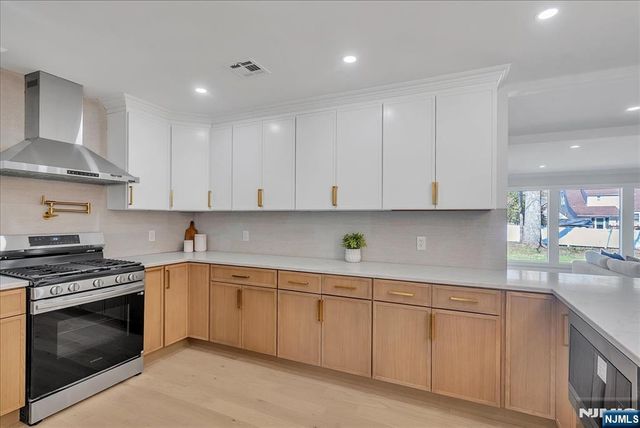 6 Clinton Place, Woodcliff Lake, NJ 07677