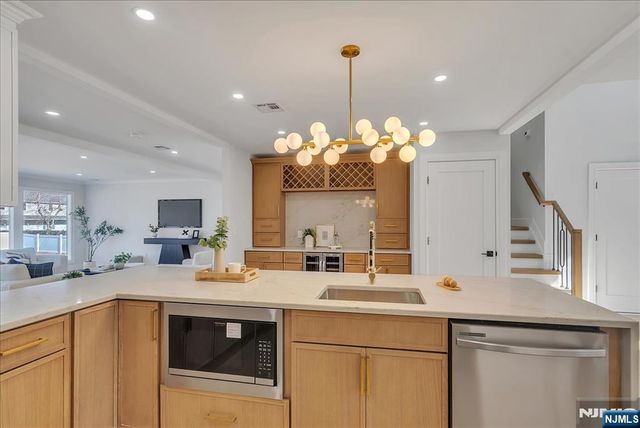6 Clinton Place, Woodcliff Lake, NJ 07677
