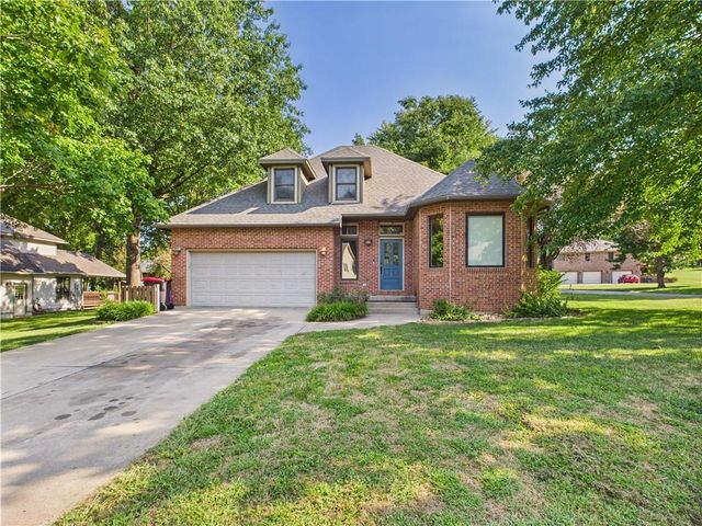 1505 Hunters Circle, Sedalia, MO 65301