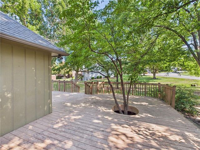 1505 Hunters Circle, Sedalia, MO 65301