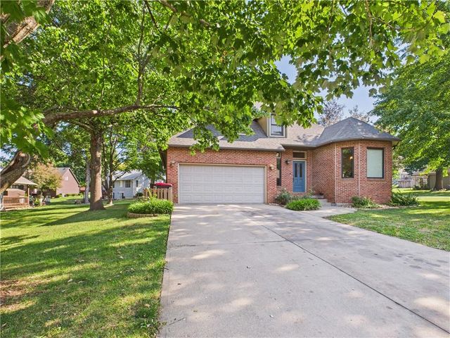 1505 Hunters Circle, Sedalia, MO 65301