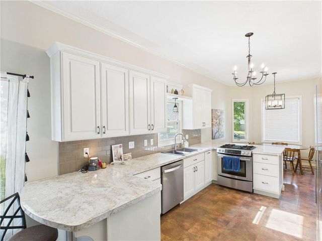 1505 Hunters Circle, Sedalia, MO 65301