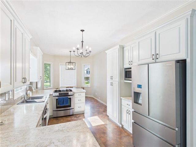 1505 Hunters Circle, Sedalia, MO 65301