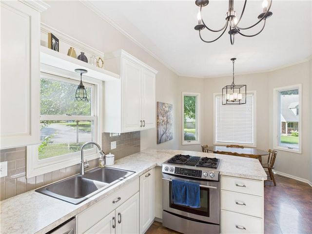 1505 Hunters Circle, Sedalia, MO 65301