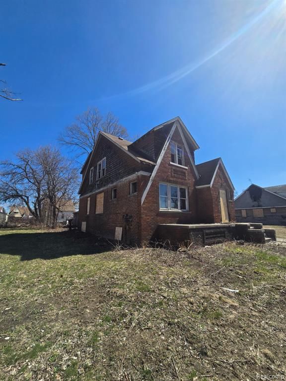 15724 Lesure Street, Detroit, MI 48227