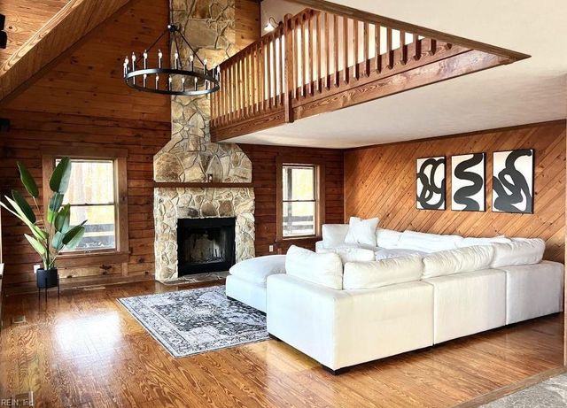 1910 Hallmark WAY, Chesapeake, VA 23323