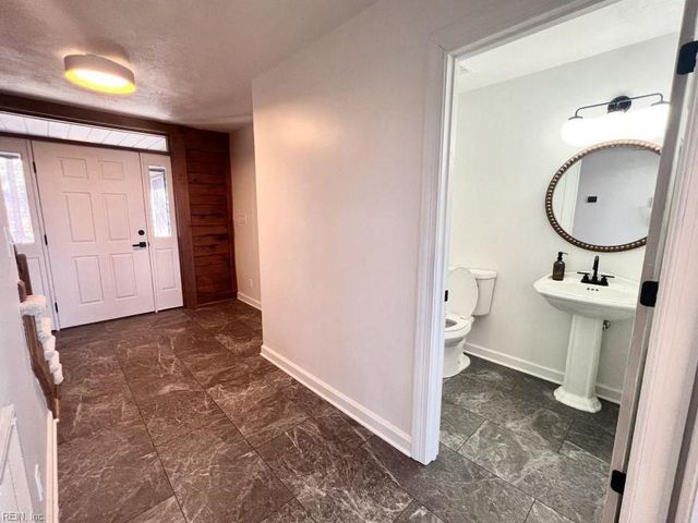 1910 Hallmark WAY, Chesapeake, VA 23323