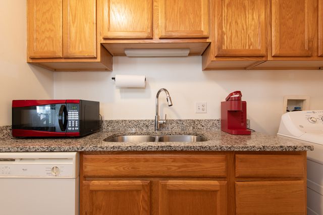 1380 N Glen Circle B, Aurora, IL 60506