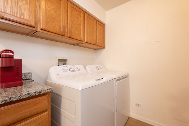 1380 N Glen Circle B, Aurora, IL 60506