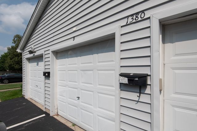 1380 N Glen Circle B, Aurora, IL 60506
