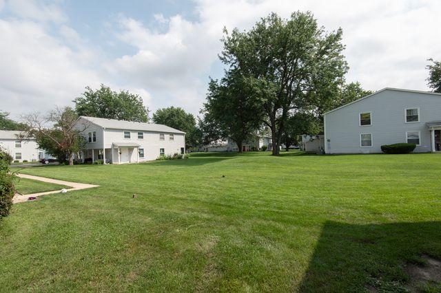 1380 N Glen Circle B, Aurora, IL 60506