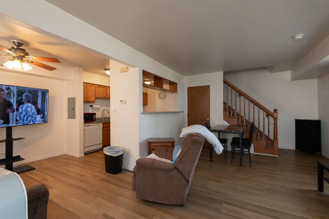 1380 N Glen Circle B, Aurora, IL 60506