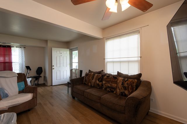 1380 N Glen Circle B, Aurora, IL 60506