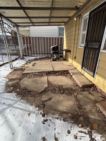 2010 W MALONE Street, Peoria, IL 61605