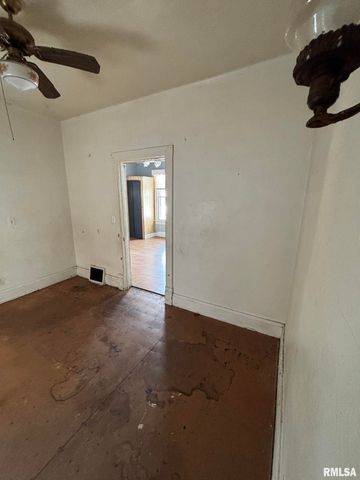 2010 W MALONE Street, Peoria, IL 61605