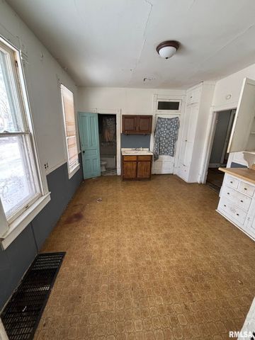 2010 W MALONE Street, Peoria, IL 61605