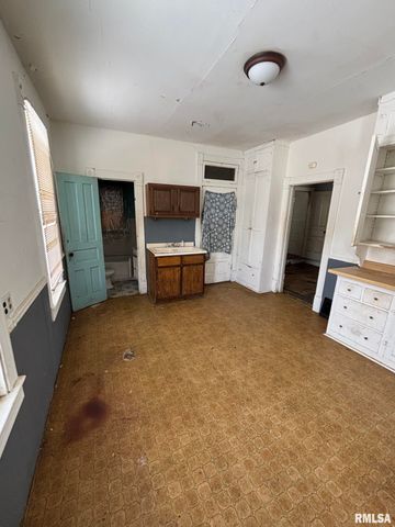 2010 W MALONE Street, Peoria, IL 61605