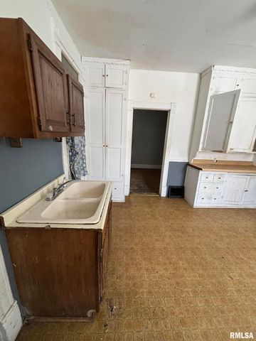 2010 W MALONE Street, Peoria, IL 61605