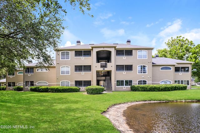1701 THE GREENS Way 332, Jacksonville Beach, FL 32250