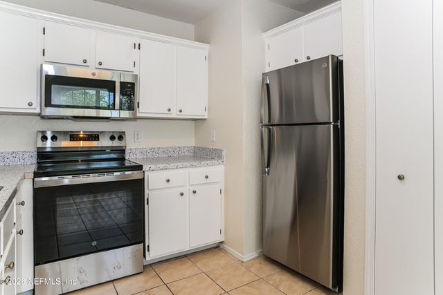 1701 THE GREENS Way 332, Jacksonville Beach, FL 32250