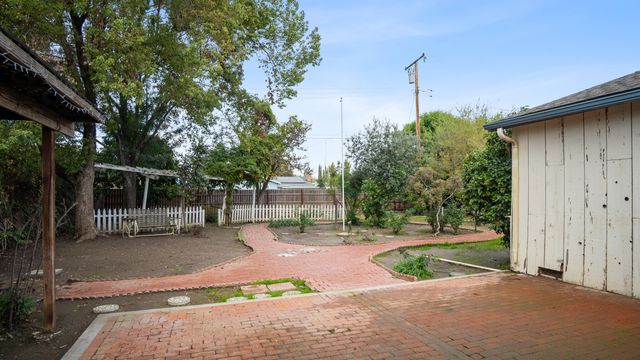 1704 W Morton Avenue, Porterville, CA 93257