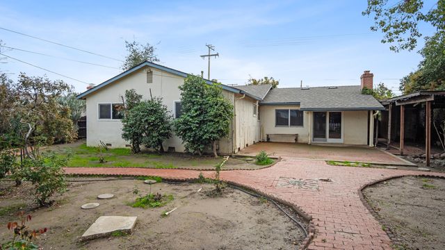 1704 W Morton Avenue, Porterville, CA 93257