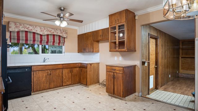 1704 W Morton Avenue, Porterville, CA 93257