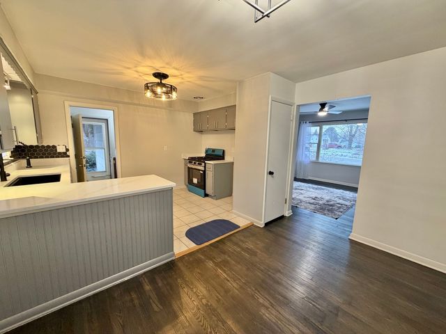 2703 18th Avenue, Rockford, IL 61108