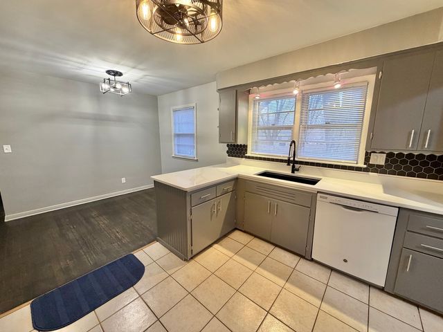 2703 18th Avenue, Rockford, IL 61108