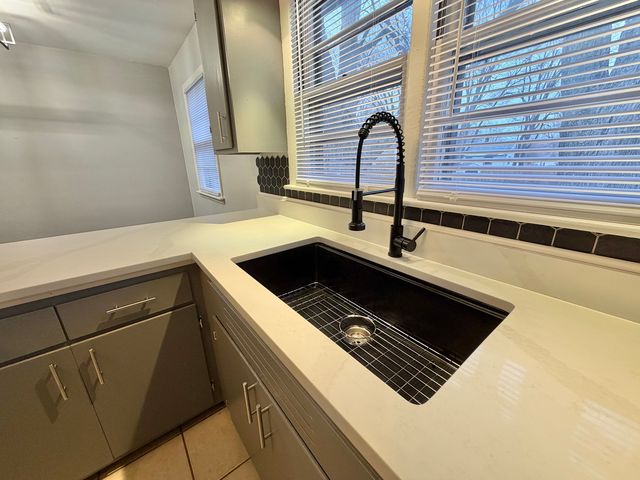 2703 18th Avenue, Rockford, IL 61108