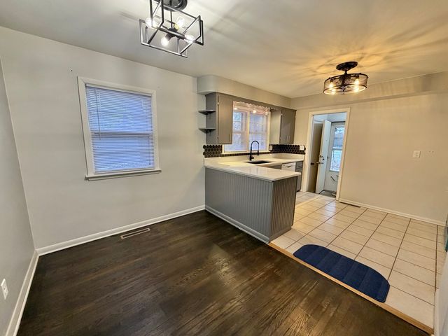 2703 18th Avenue, Rockford, IL 61108