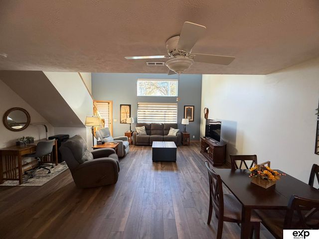 230 S 77th Place, Lincoln, NE 68510